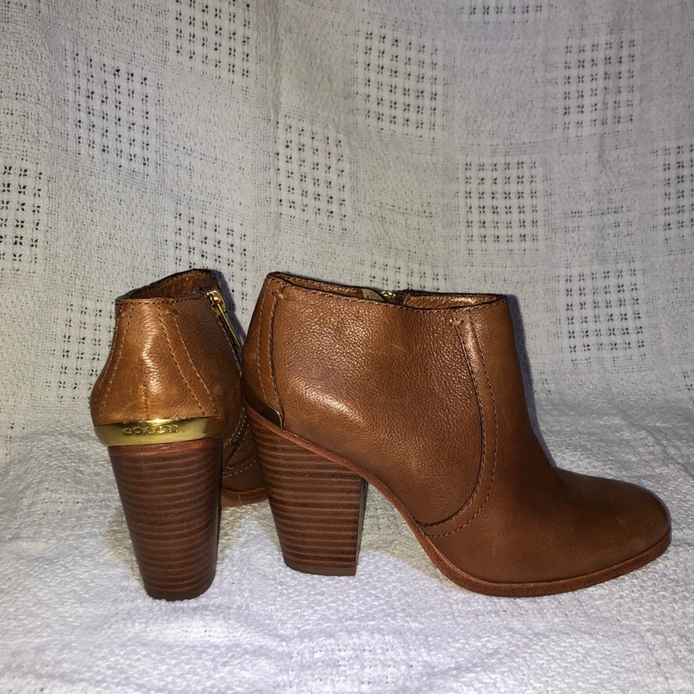 GENTLY USED COACH HATTIE BOOTIE US SIZE 6